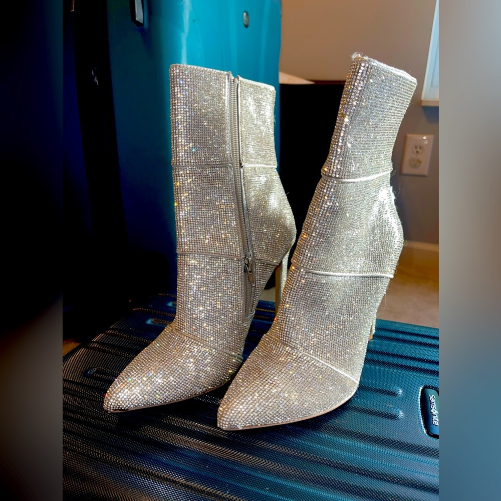 Steve Madden Winona rhinestone booties size 8